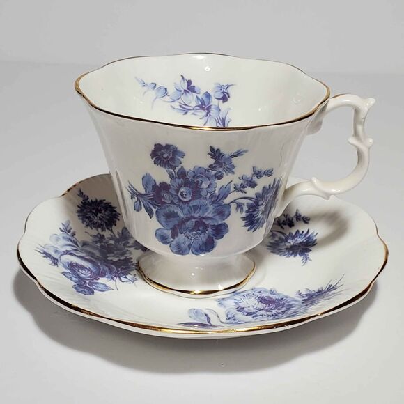 Royal Albert Teacup and Saucer Blue Flowers Vintage - Picture 2 of 8